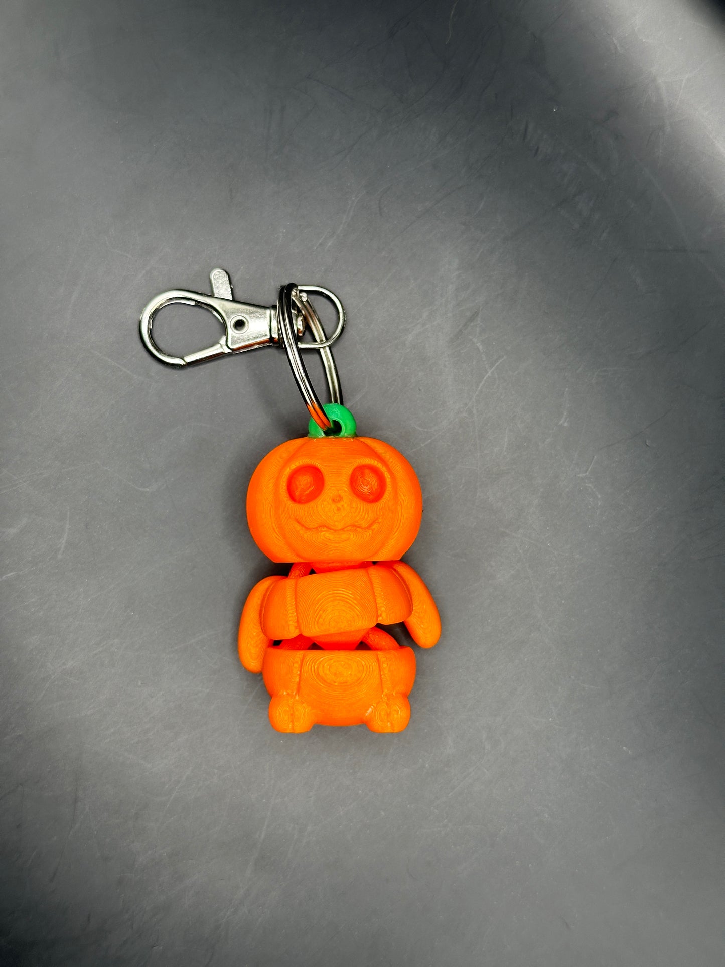 Llavero articulado de Halloween con forma de hombre calabaza